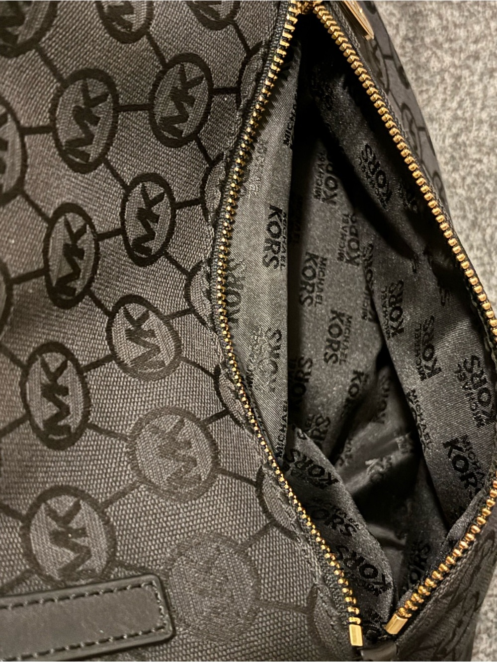 Michael Kors Kempton Monogram Front-Zip Tote Bag - Picture 6 of 11